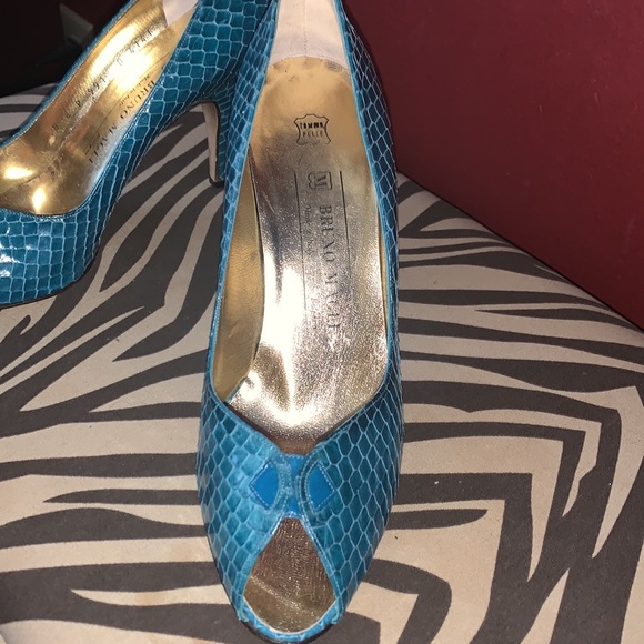 Designer BRUNO MAGLI Beautiful Snake Print peep toe heels, Size 8 - Picture 2 of 16